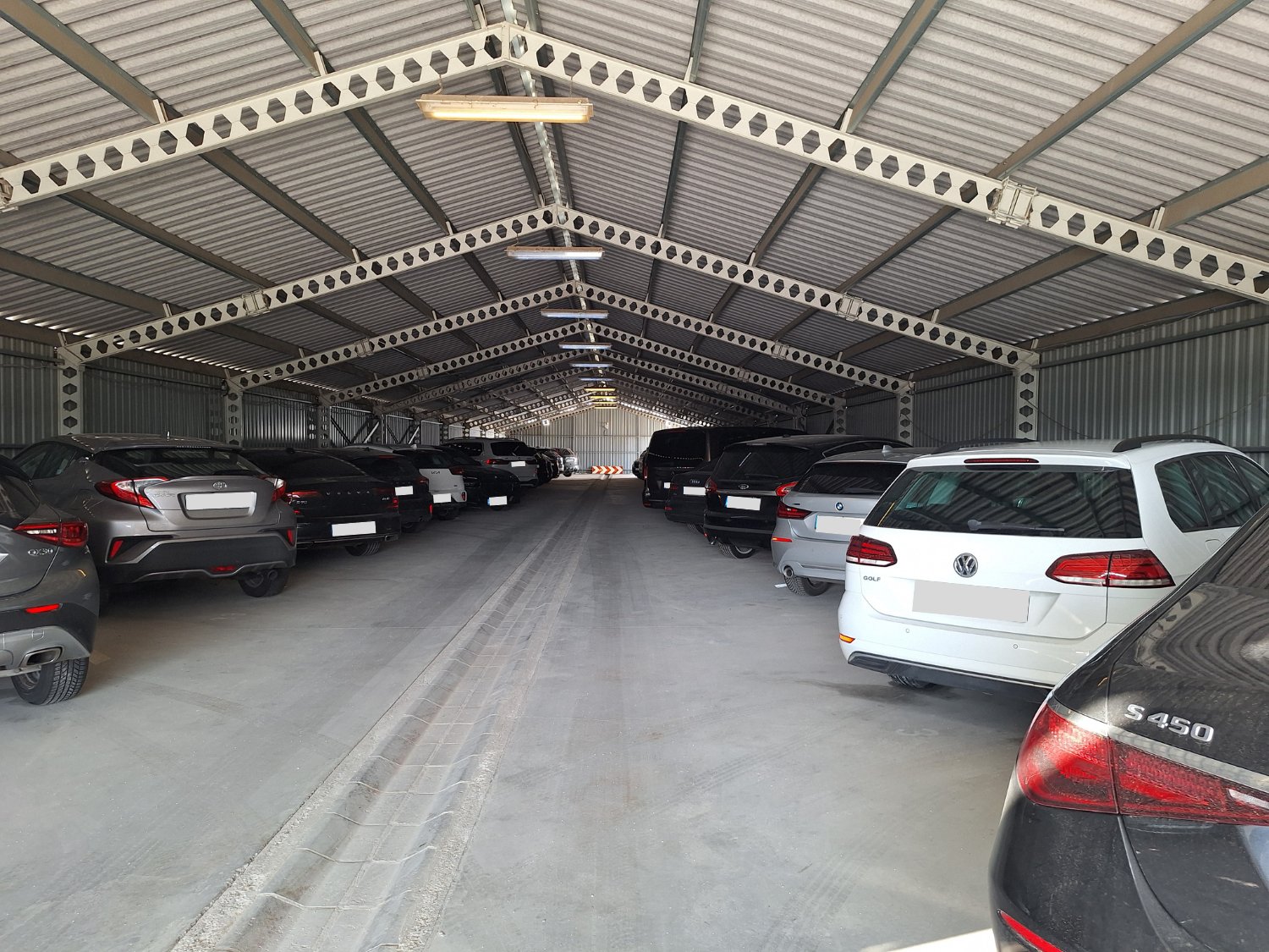 repuloteri-fedett-parkolo-comfort-parkolo-vecses-2
